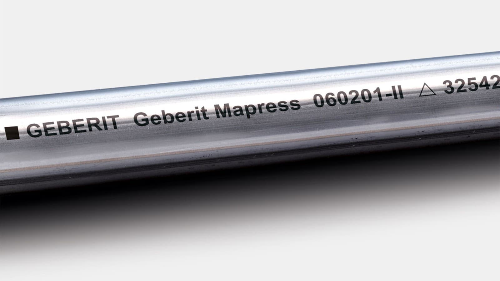 A fekete feliratozás a Geberit Mapress CrNiMo rozsdamentes acél rendszercsövet jelöli A fekete feliratozás a Geberit Mapress CrNiMo rozsdamentes acél rendszercsövet jelöli