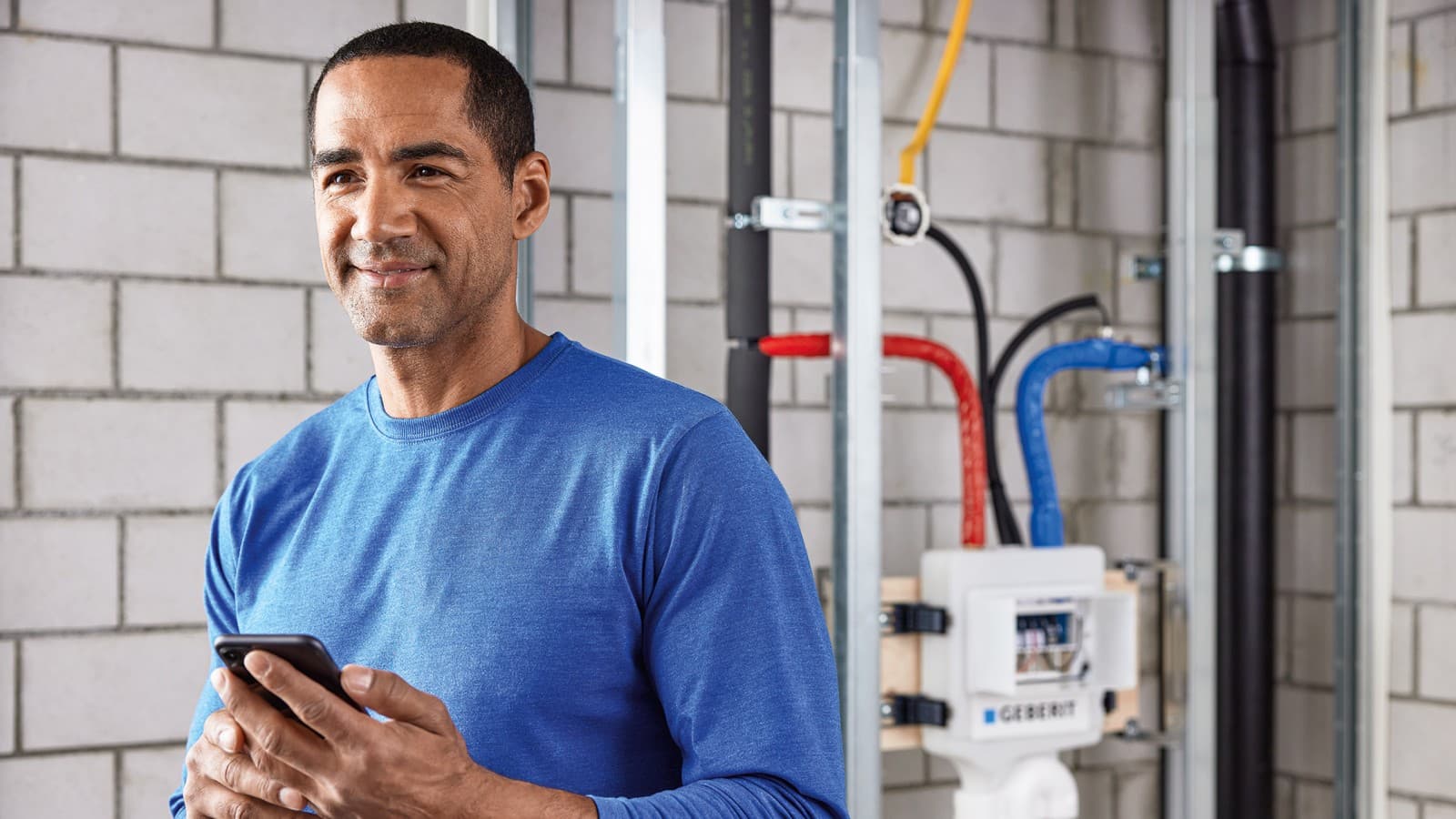 Telepítése után a Geberit higiéniai öblítőberendezés beállítása a Geberit Control alkalmazással történt (© Geberit) Telepítése után a Geberit higiéniai öblítőberendezés beállítása a Geberit Control alkalmazással történt (© Geberit)