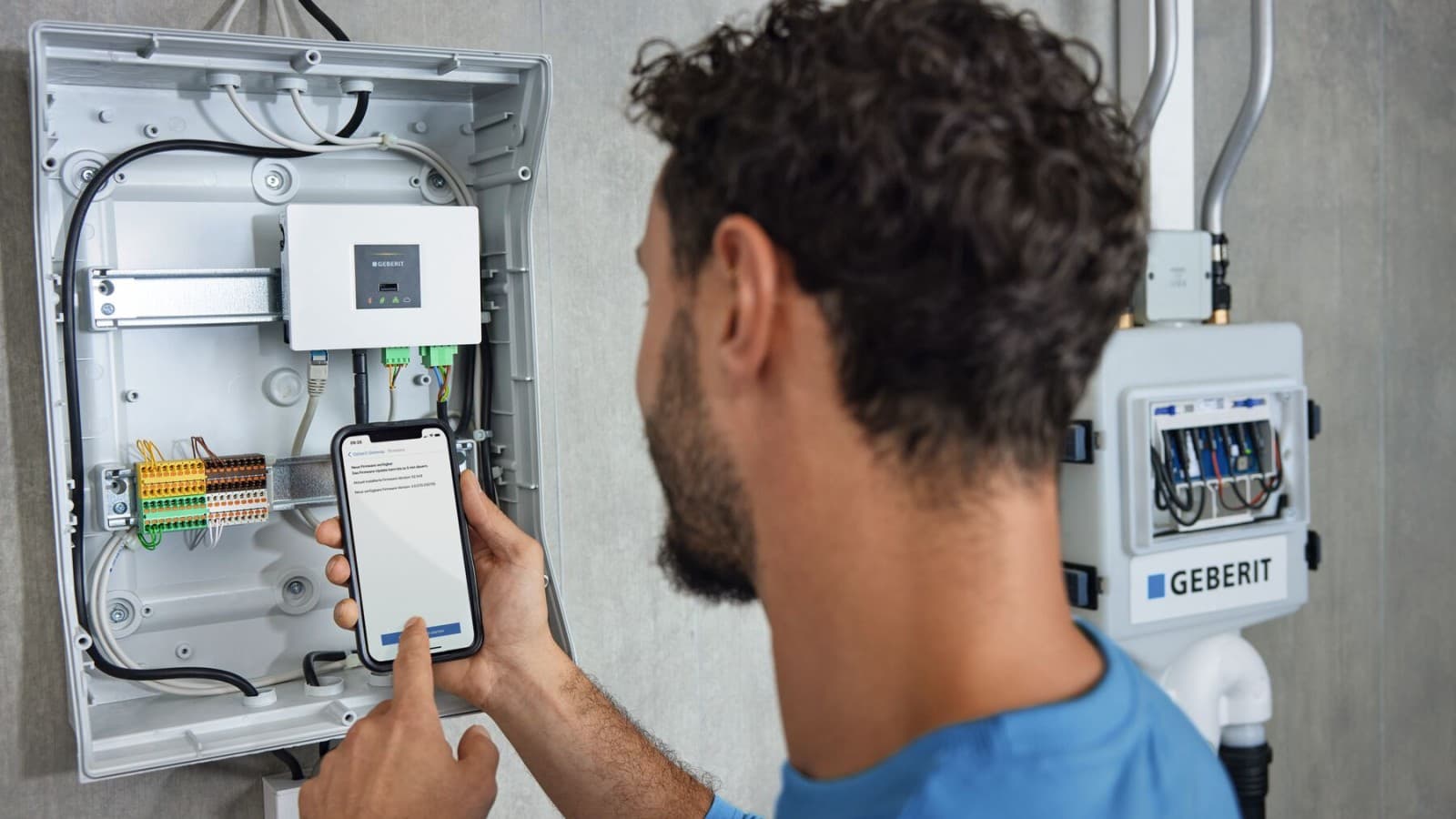 Az érzékelőadatok a Geberit Gateway platformon keresztül a Geberit Control alkalmazás segítségével kérdezhetők le Az érzékelőadatok a Geberit Gateway platformon keresztül a Geberit Control alkalmazás segítségével kérdezhetők le